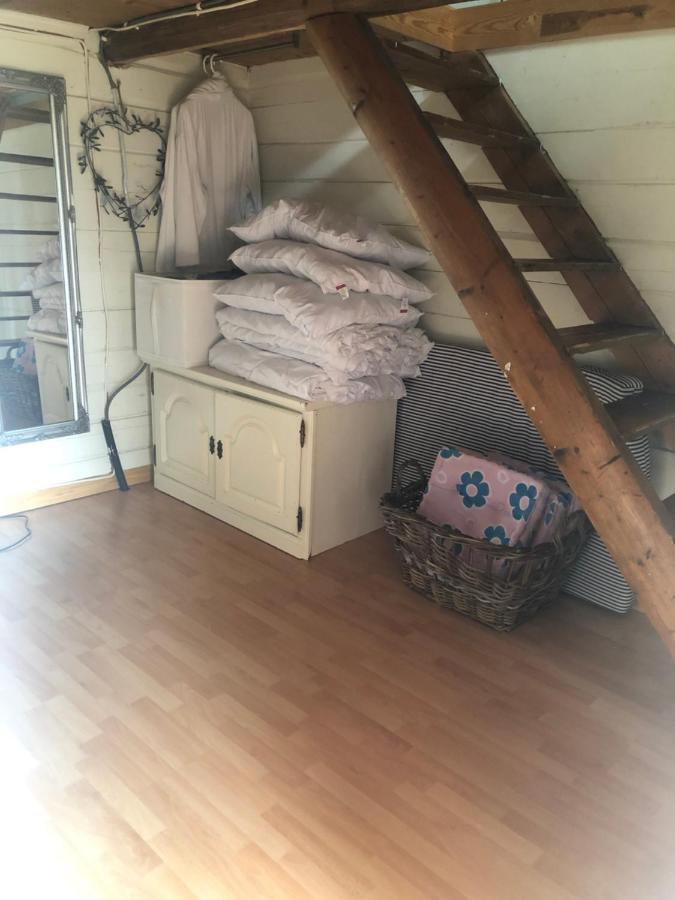Stabbur Steinbekken, Back To Basic Primitive Overnight Eidsvoll 외부 사진